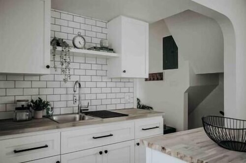 Century Charm 2, near downtown and hospital