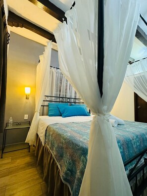 Standard Room, 1 King Bed | Free WiFi, bed sheets - Hotel Casa Miranda (Querétaro)