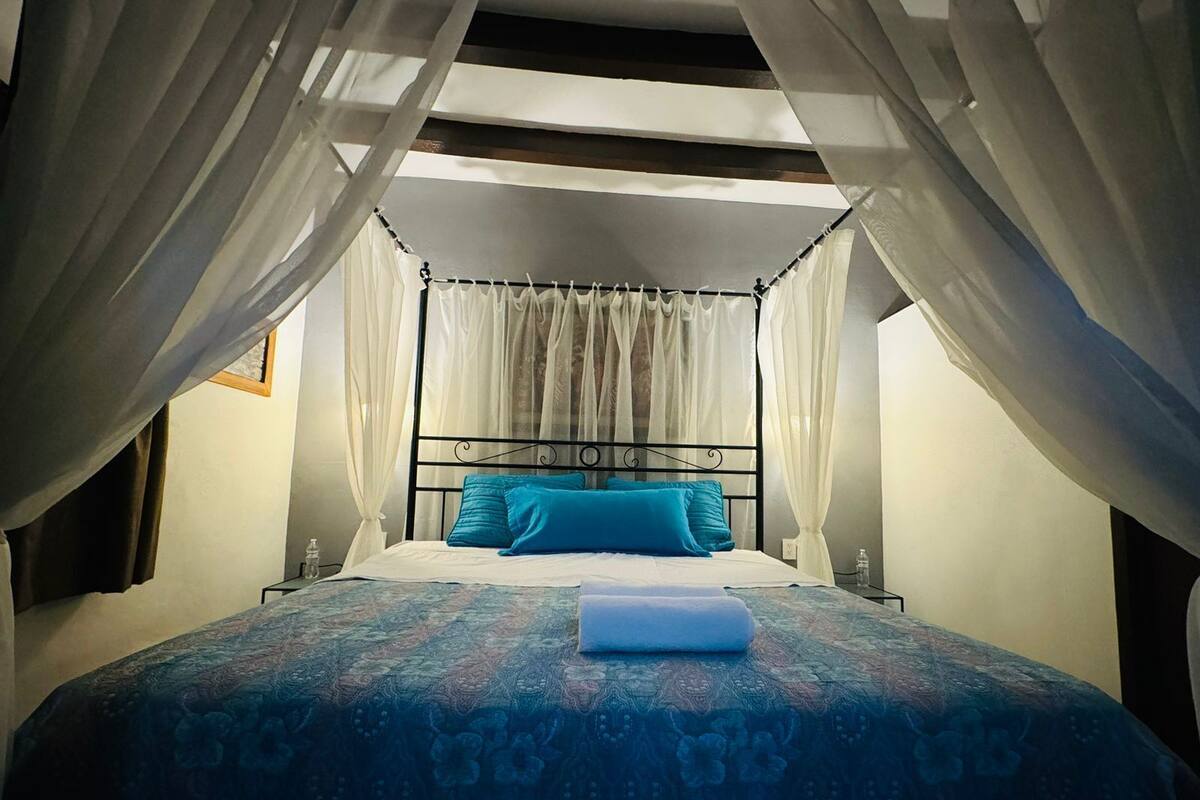 Free WiFi, bed sheets