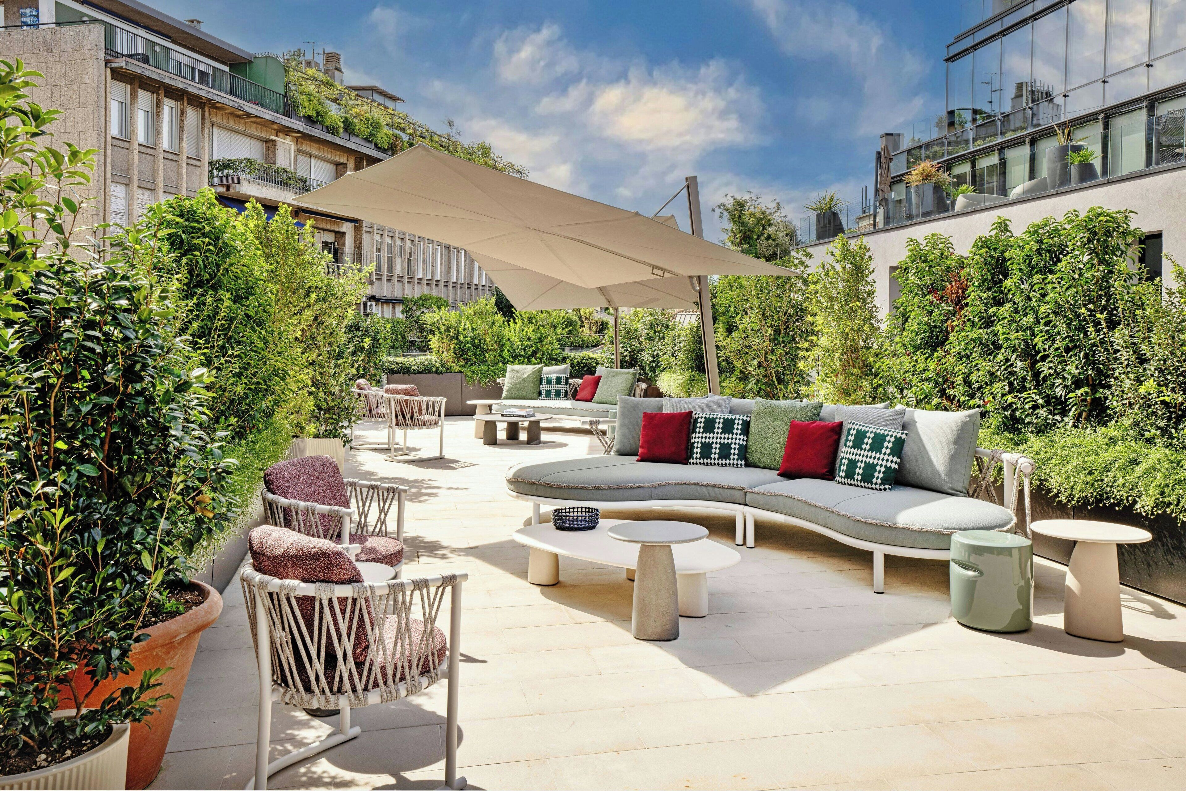 Suite, 1 King Bed, City View (Balcony) | Hypo-allergenic bedding, minibar, in-room safe, blackout curtains