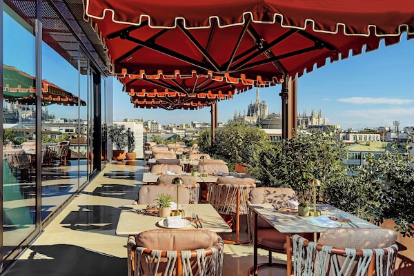 Rooftop bar, alfresco dining, open daily