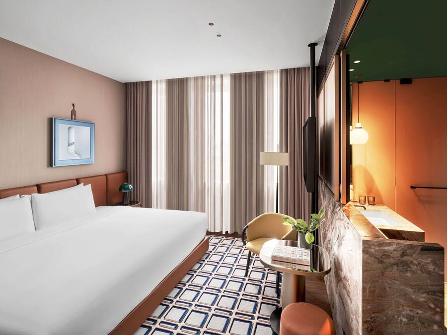 Hypo-allergenic bedding available, minibar, in-room safe