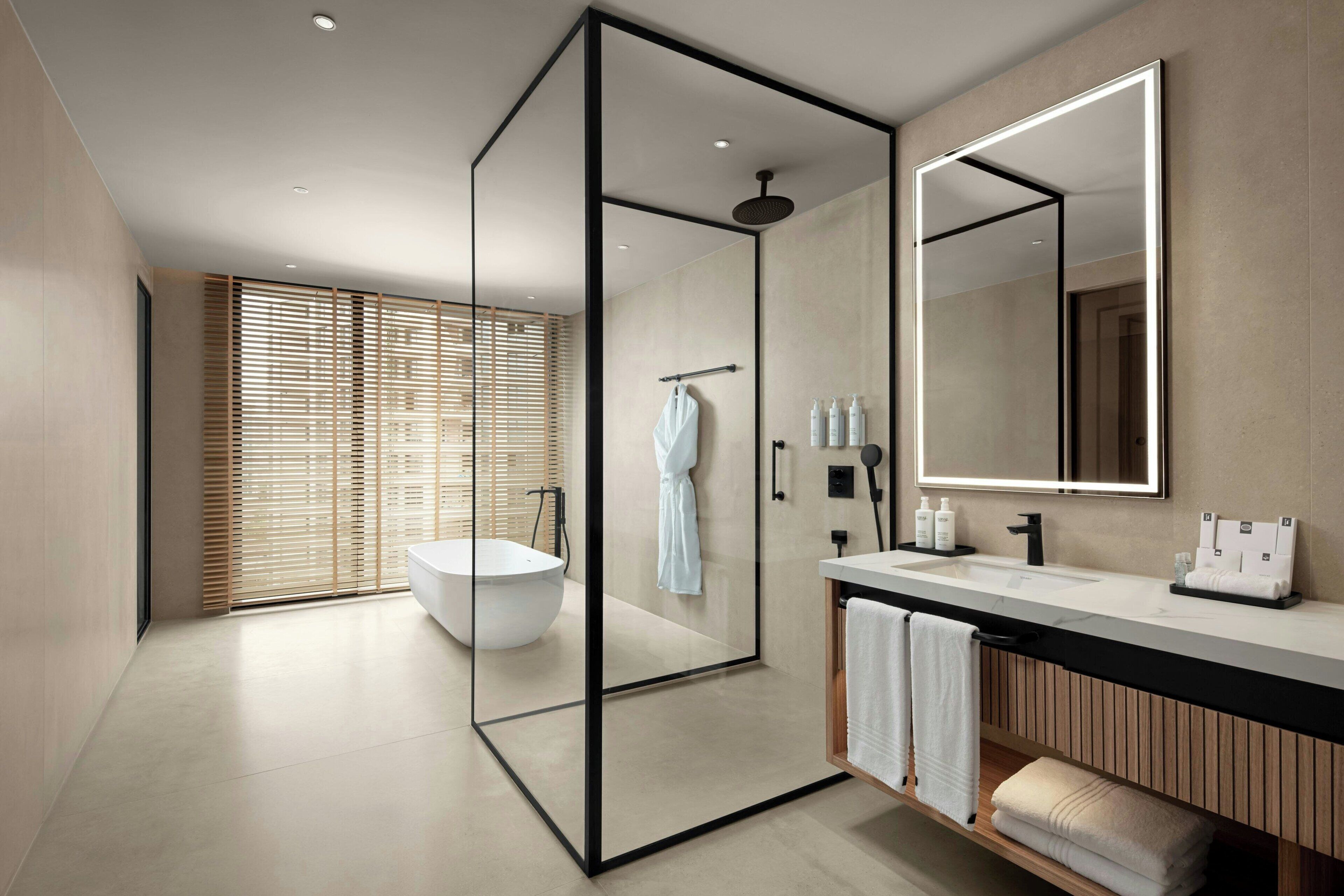 Executive Suite, 1 King Bed with Sofa bed, City View | Bathroom | Rainfall showerhead, hair dryer, bathrobes, slippers