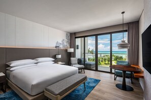Phòng Suite, 1 phòng ngủ, quang cảnh biển (Balcony) | Bộ đồ giường cao cấp, minibar với thức ăn, đồ uống miễn phí 