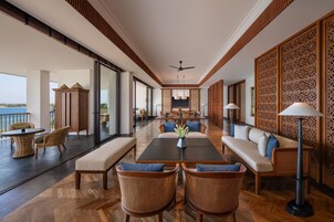 Suite presidencial, 3 habitaciones | Ropa de cama de alta calidad, minibar, caja fuerte y escritorio