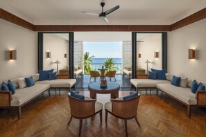 Sengetøy av topp kvalitet, minibar, safe på rommet og skrivebord