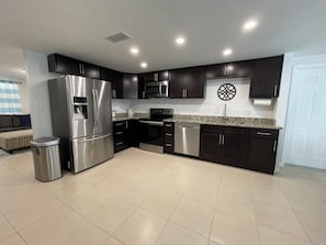 Microonde, forno, piano cottura, lavastoviglie