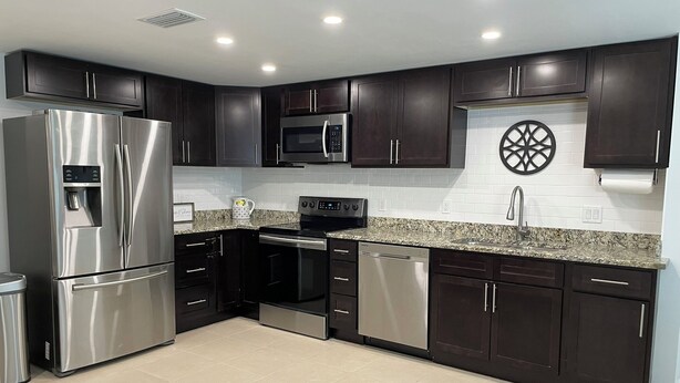 Private kitchen - Family Getaway - Private Pool - Sleeps 8 (New Port Richey)