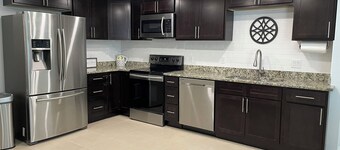 Family Getaway - Private Pool - Sleeps 8