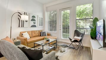 Smart TV, ping pong, books, offices