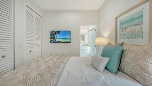 2 bedrooms, iron/ironing board, free WiFi, bed sheets - Historic Downtown Sarasota - Gem I (Sarasota)