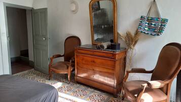 1 chambre, fer et planche à repasser, Wi-Fi, draps fournis