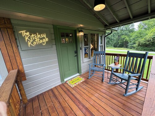 Welcome to The Kitschy Kottage