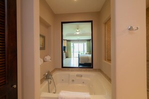 3 Schlafzimmer, Schreibtisch, Bügeleisen/Bügelbrett, Reisekinderbett