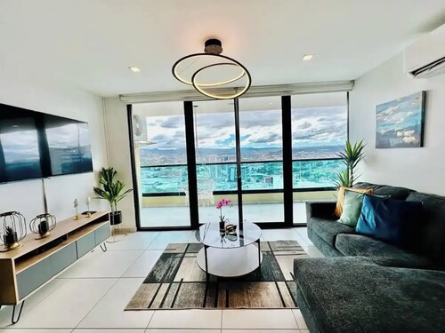 Luxury 1BR Apartment in Astria

