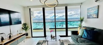 Luxury 1BR Apartment in Astria

