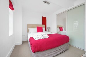 1 chambre, fer et planche à repasser, Wi-Fi gratuit, draps fournis