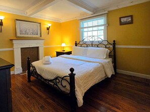 5 bedrooms, desk, iron/ironing board, free WiFi