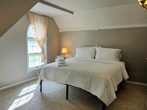 5 bedrooms, desk, iron/ironing board, free WiFi