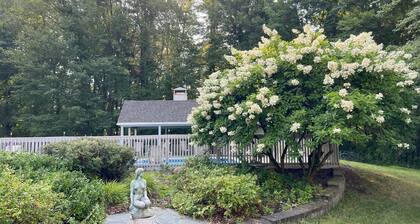 Spacious 5-Bed with Pool, Firepit, and BBQ - 20-min to Saratoga and Lake George