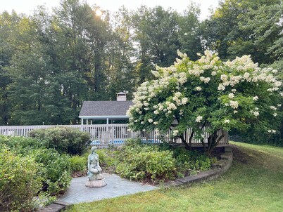 Spacious 5-Bed with Pool, Firepit, and BBQ - 20-min to Saratoga and Lake George