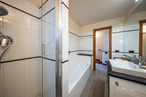 Ducha, secador de pelo y bidé