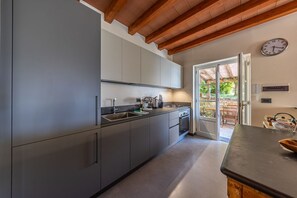 Réfrigérateur, four, plaque de cuisson, lave-vaisselle