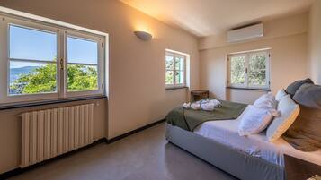 3 camere, una scrivania, ferro/asse da stiro, Wi-Fi