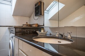 Fridge, oven, dishwasher, coffee/tea maker - CASA ALESSANDRA - Comfort, Wi-Fi, and Parking (Santa Margherita Ligure)