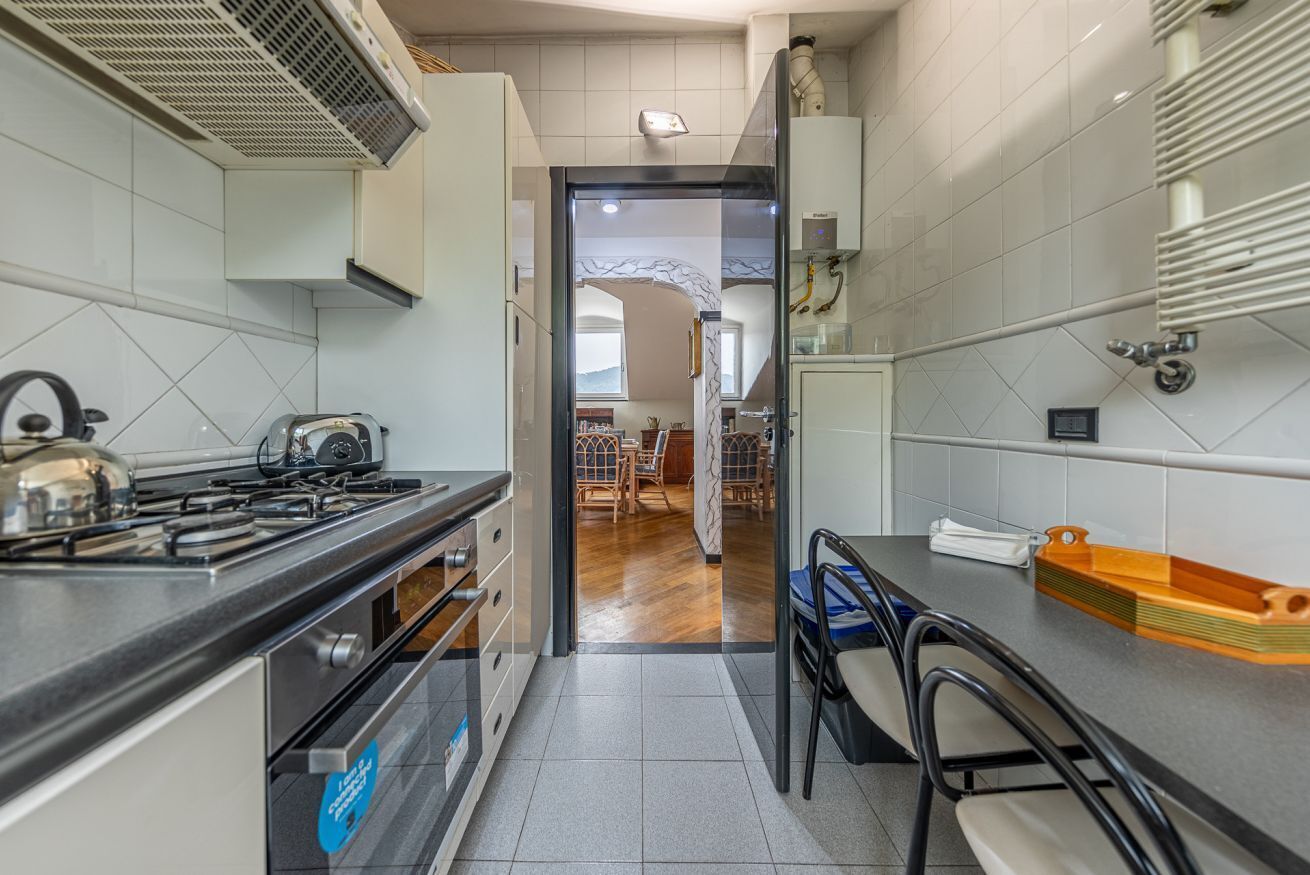 Refrigerador, horno, lavavajillas y cafetera y tetera 