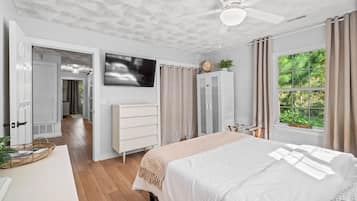 2 bedrooms, desk, iron/ironing board, travel crib