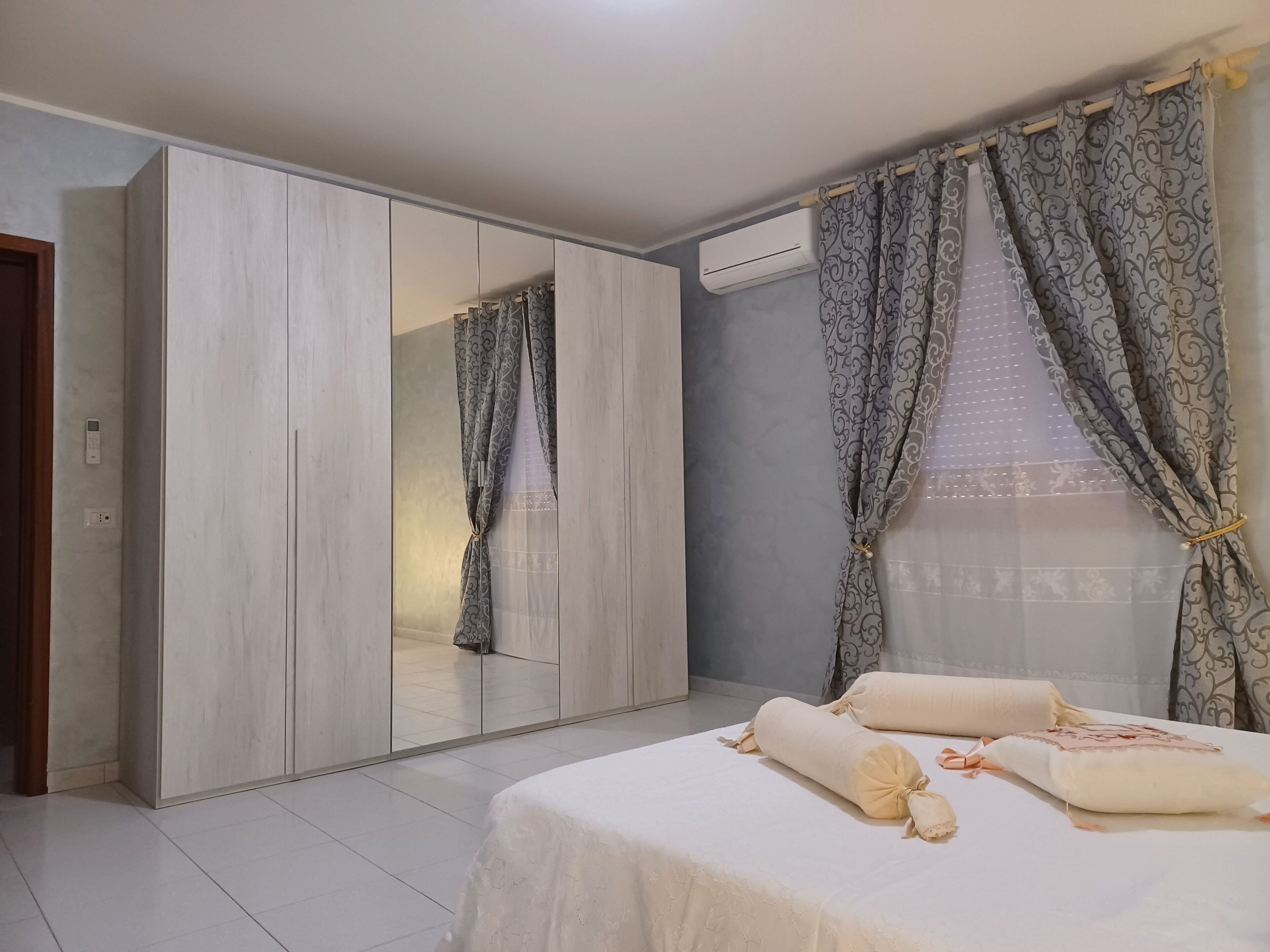 3 bedrooms, travel cot, free WiFi, bed sheets