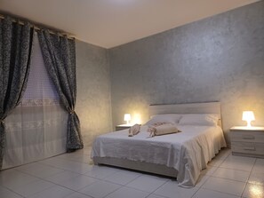 3 bedrooms, travel cot, free WiFi, bed sheets