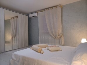 3 bedrooms, travel cot, free WiFi, bed sheets