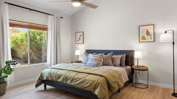 3 slaapkamers, een strijkplank/strijkijzer, wifi, beddengoed