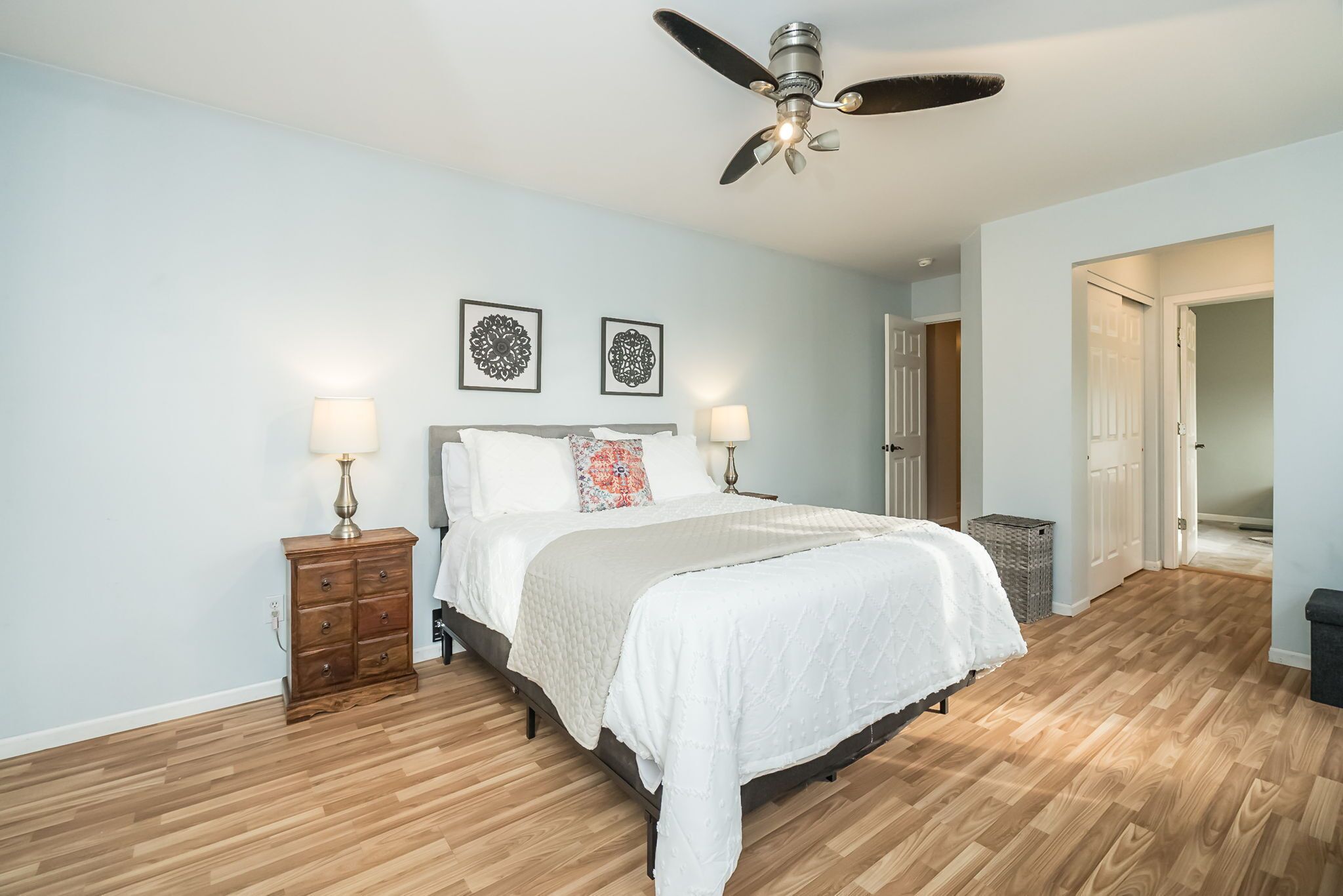 4 bedrooms, desk, iron/ironing board, travel cot