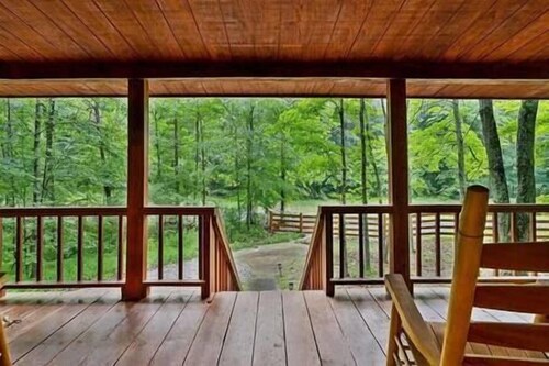 Redbird Hideaway With Hot Tub