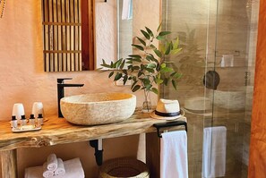 Habitación ejecutiva (Ejecutiva) | Baño | Regadera, secadora de cabello, toallas, jabón 