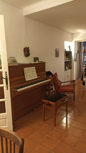 Interior - Renovated fisherman's cottage  (Sète)
