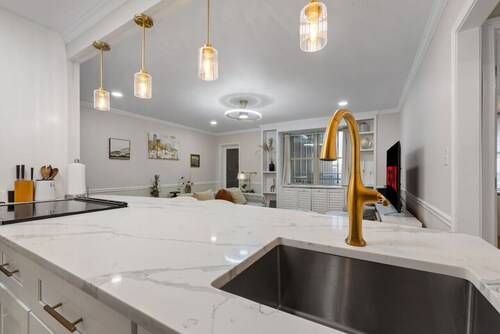 Downtown Condo | City Skyline View | Walk-friendly