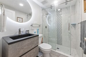 Hair dryer, toilet paper - Best Food Scene, Convenience & Walk-Friendly | ATL (Atlanta)