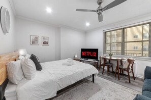 1 bedroom, iron/ironing board, travel cot, WiFi - High-Quality Downtown Living | Skyline View (Atlanta)