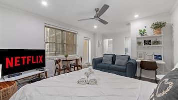 1 bedroom, iron/ironing board, travel cot, WiFi