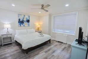 1 غرفة نوم ومكتب ومكواة/لوح كي وسرير سفر