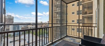 High Rise Patio w/ City View, In Heart of Downtown