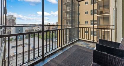 High Rise Patio w/ City View, In Heart of Downtown