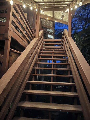 Comfy 2-bedroom 1-bath, in Kea'au near Hilo, WiFi and food forest