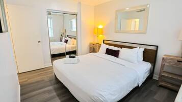 2 bedrooms, desk, iron/ironing board, travel crib