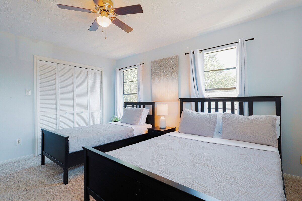 Photo 13 of Cozy Retreat near NRG stadium & Medical Center - Patio Grill - Pet Friendly