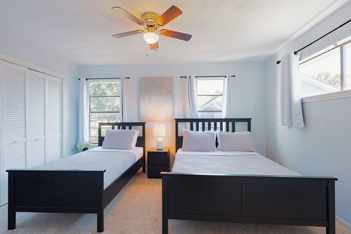 Photo 12 of Cozy Retreat near NRG stadium & Medical Center - Patio Grill - Pet Friendly